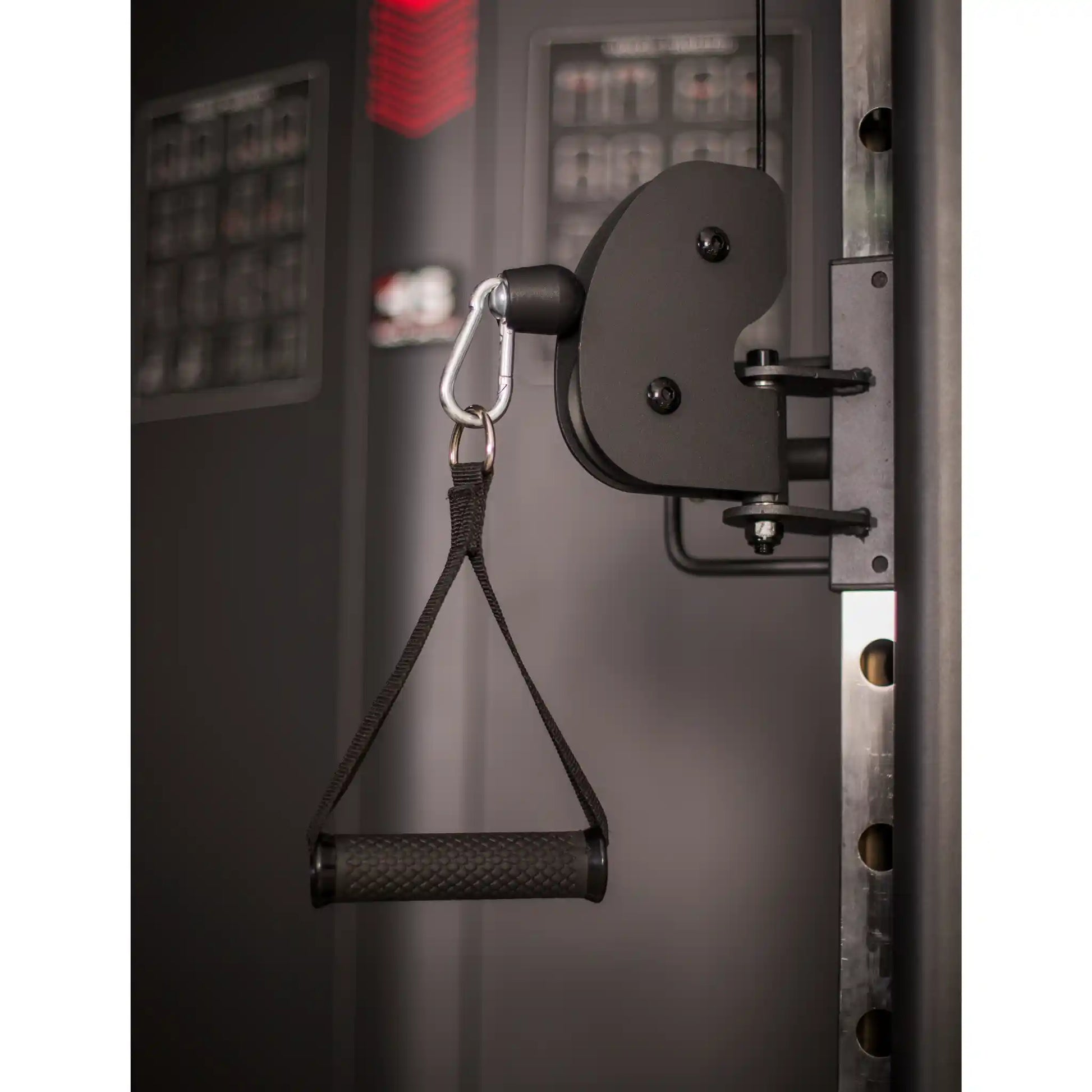 Black handle attached on a pulley machiner in a gym setting